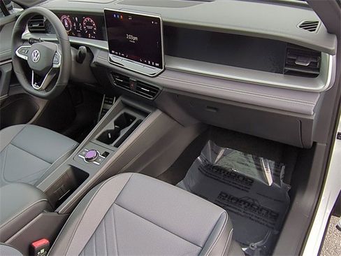 New 2026 Volkswagen Tiguan SE R-Line image 19