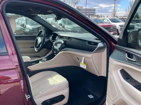 New 2025 Jeep Grand Cherokee Limited image 29