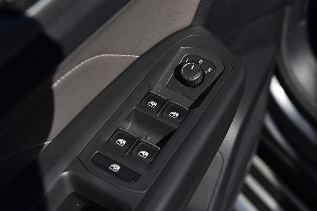 Certified 2023 Volkswagen Atlas Cross Sport SE AWD/4WD image 8
