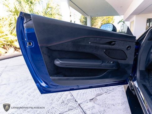 Used 2025 Aston Martin V8 Vantage Coupe image 20