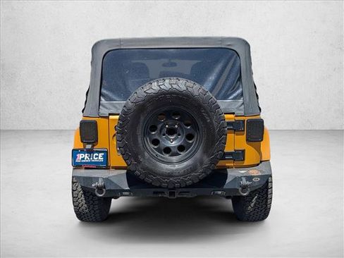 Used 2014 Jeep Wrangler Unlimited Sahara w/ Connectivity Group AWD/4WD image 7