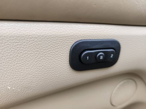 Used 2018 Jeep Grand Cherokee Overland image 12