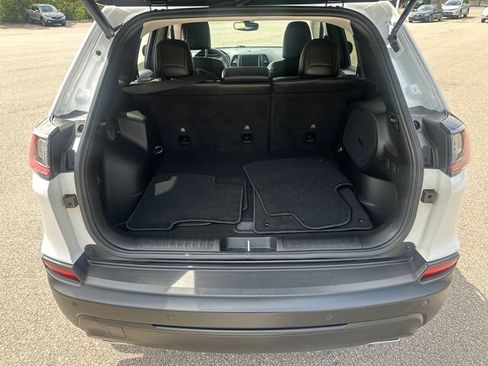 Used 2022 Jeep Cherokee Latitude Lux w/ Sun & Sound Group AWD/4WD image 13