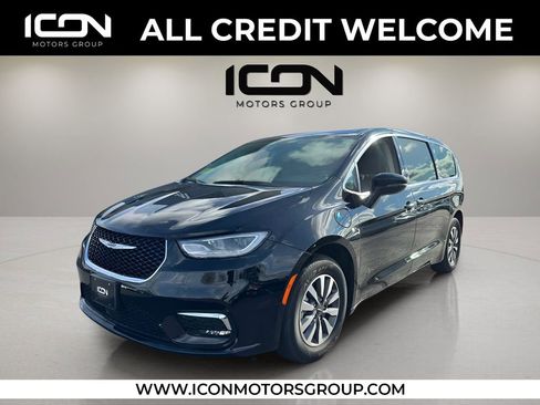 Used 2024 Chrysler Pacifica Select image 1