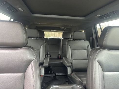 Used 2022 Chevrolet Suburban LT w/ LT Signature Plus Package image 42