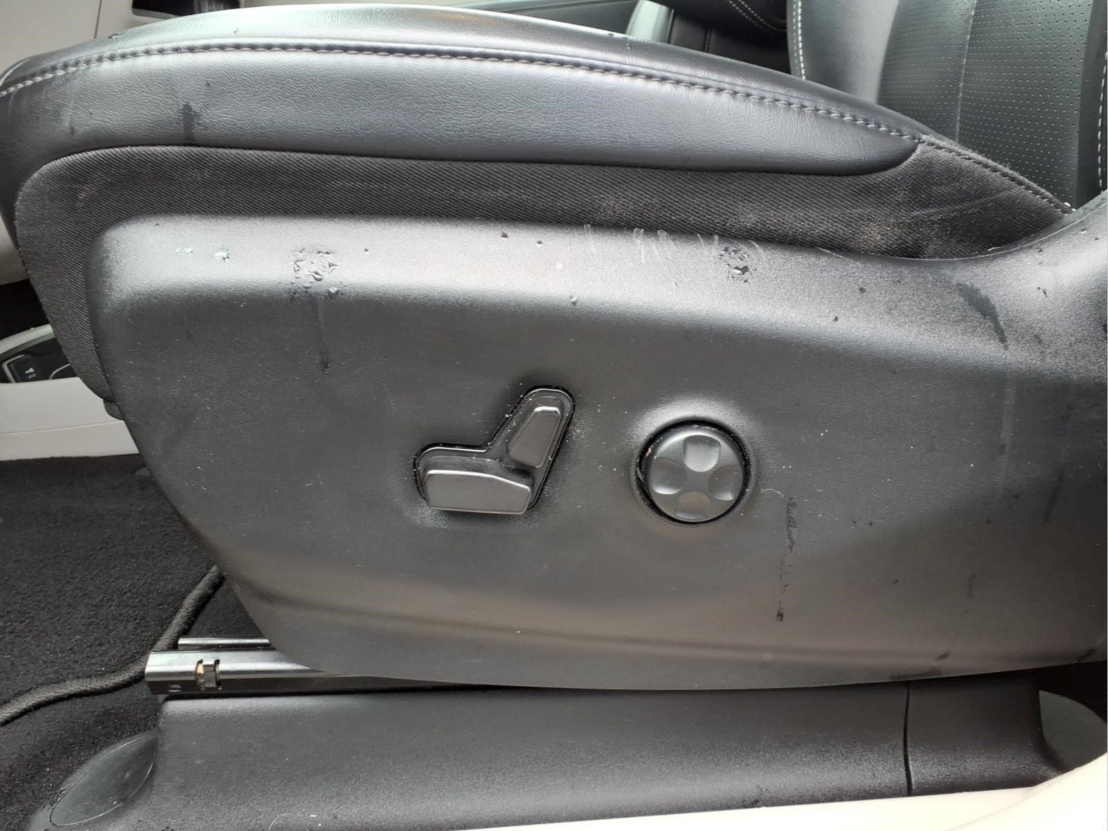 Used 2023 Chrysler Pacifica Touring-L FWD image 18