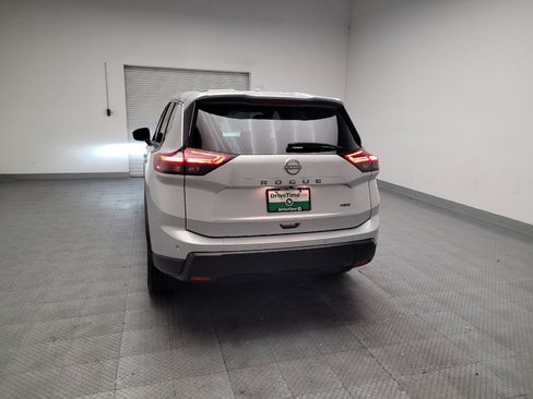 Used 2025 Nissan Rogue SV AWD/4WD image 6