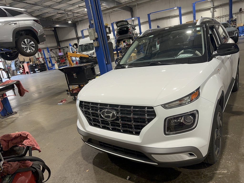 Used 2022 Hyundai Venue SEL FWD image 5
