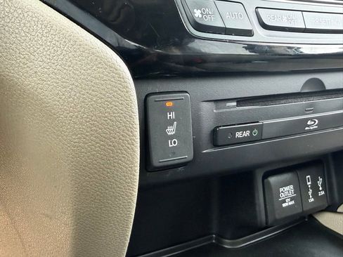 Used 2017 Honda Pilot Touring image 10