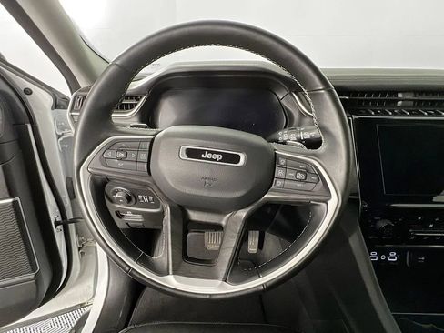 Used 2022 Jeep Grand Cherokee Limited w/ Luxury Tech Group II image 12