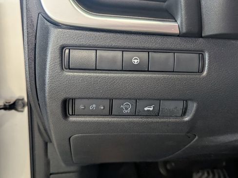 Used 2023 Nissan Rogue SV w/ SV Premium B Package image 41