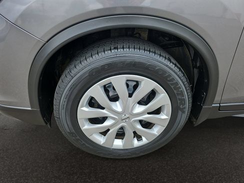Used 2020 Nissan Rogue S FWD image 39