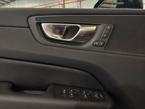 Used 2025 Volvo XC60 B5 Plus image 20