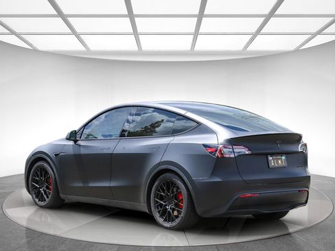 Used 2024 Tesla Model Y Performance AWD/4WD image 2