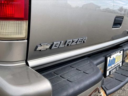 Used 2000 Chevrolet Blazer LS w/ LS Preferred Equipment Group AWD/4WD image 23