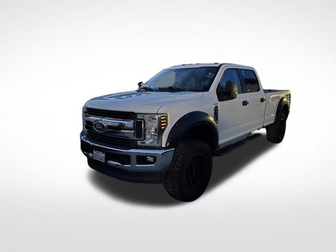 Used 2019 Ford F250 XLT w/ XLT Value Package image 4
