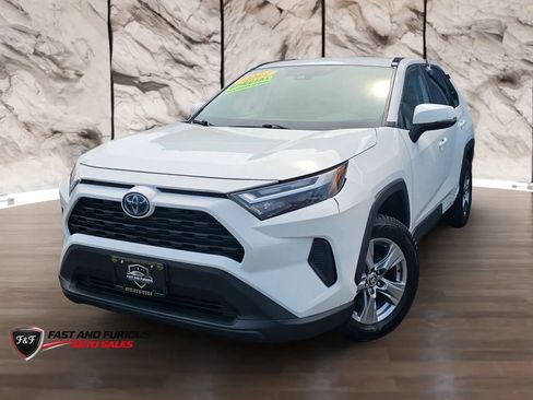 Used 2022 Toyota RAV4 XLE w/ XLE Grade Weather Package AWD/4WD image 2
