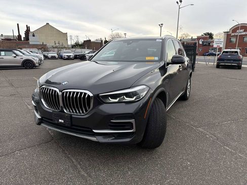 Certified 2023 BMW X5 xDrive40i w/ Premium Package image 3