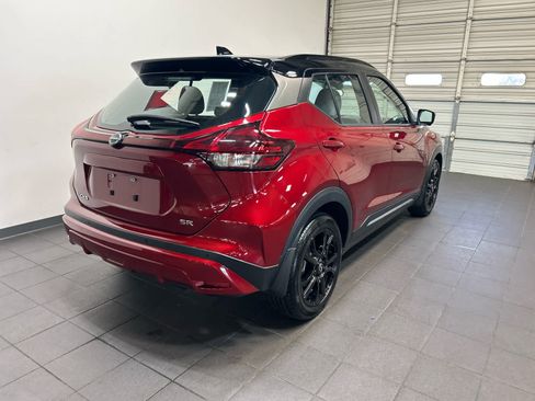 Used 2023 Nissan Kicks SR w/ SR Premium Package FWD image 3