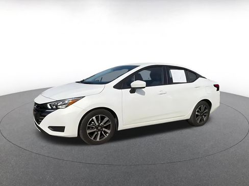 Used 2025 Nissan Versa SV image 8