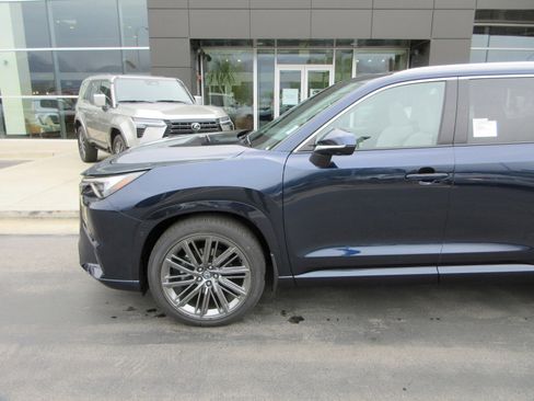 New 2026 Lexus TX 350 AWD image 2