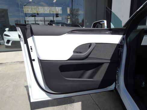 Used 2023 Tesla Model X image 15