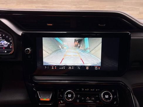 Used 2024 GMC Sierra 1500 AT4 w/ Technology Package image 9