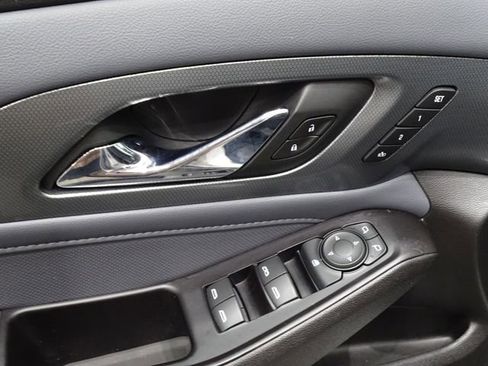 Used 2020 Chevrolet Traverse Premier image 24