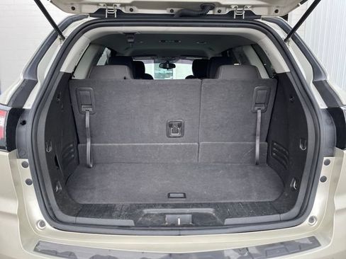 Used 2017 Chevrolet Traverse LT FWD image 25