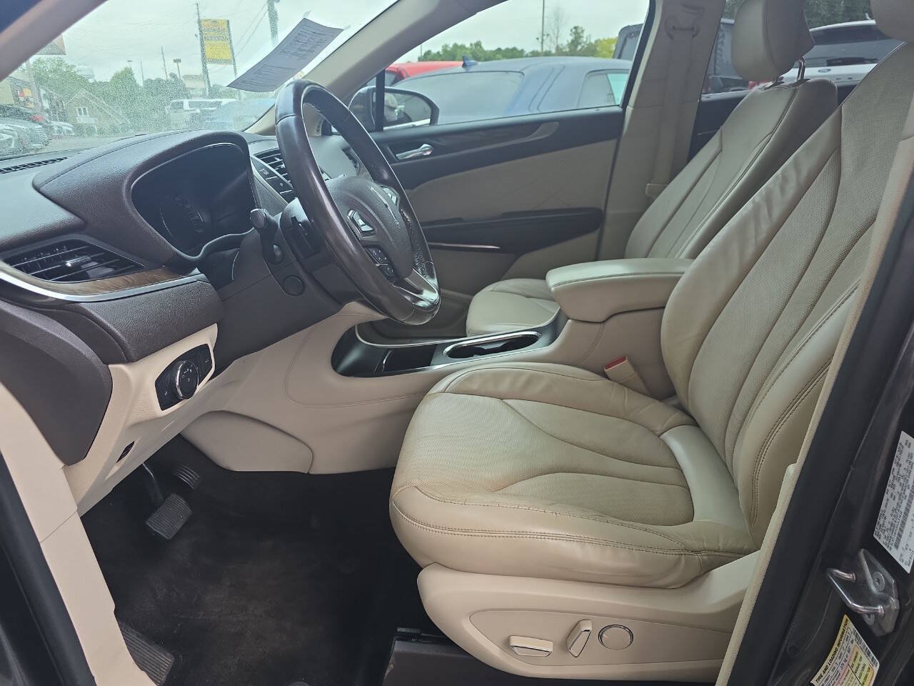 Used 2017 Lincoln MKC Reserve w/ Lincoln MKC Climate Package AWD/4WD image 7