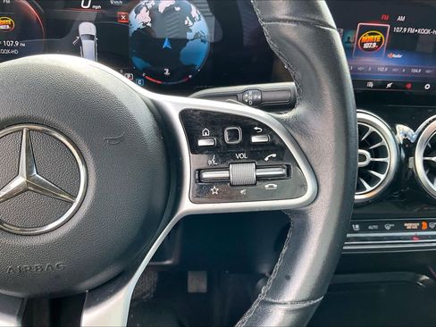 Used 2020 Mercedes-Benz GLB 250 GLB 250 image 24