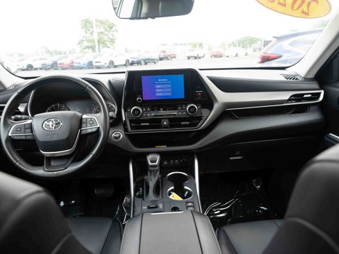 Used 2023 Toyota Highlander XLE AWD/4WD image 20