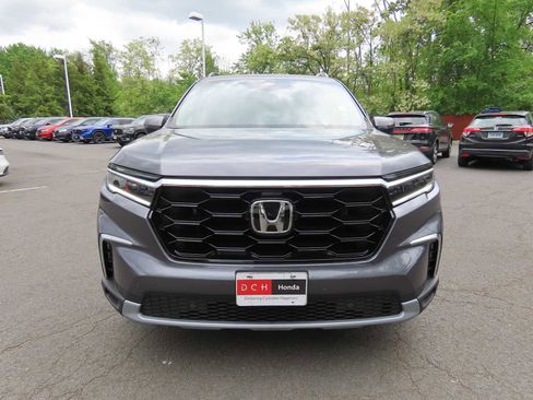 New 2025 Honda Pilot Touring image 6