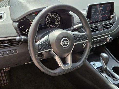 Used 2022 Nissan Altima 2.5 SV FWD image 9