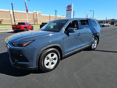 Certified 2025 Toyota Grand Highlander FWD image 8