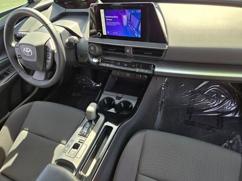 Used 2025 Toyota Prius LE image 16