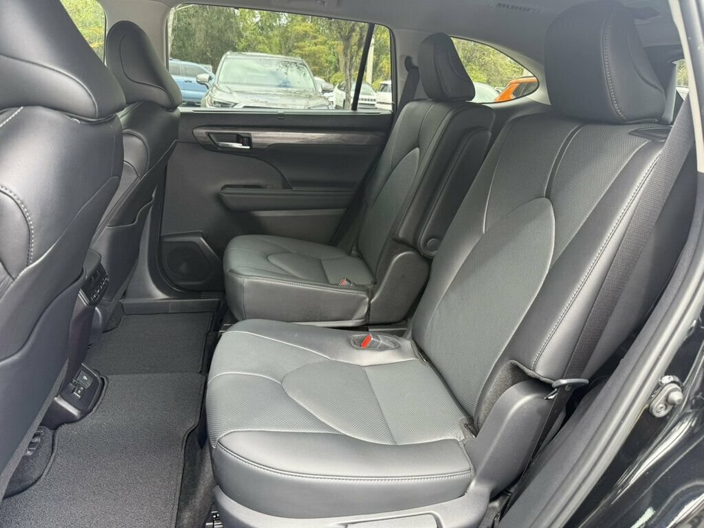 Used 2026 Toyota Highlander Limited AWD/4WD image 8