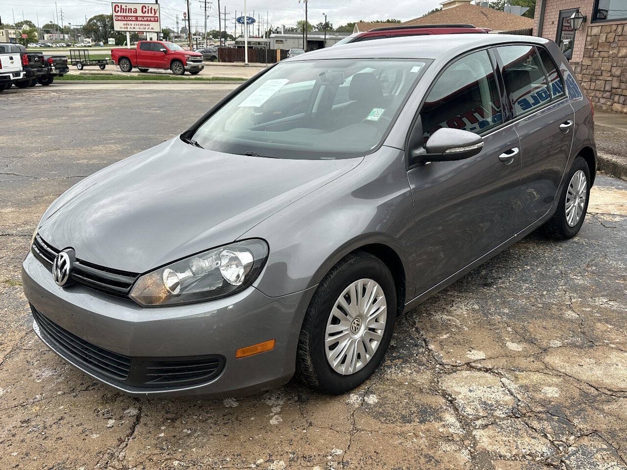 Used 2012 Volkswagen Golf 4-Door FWD image 4
