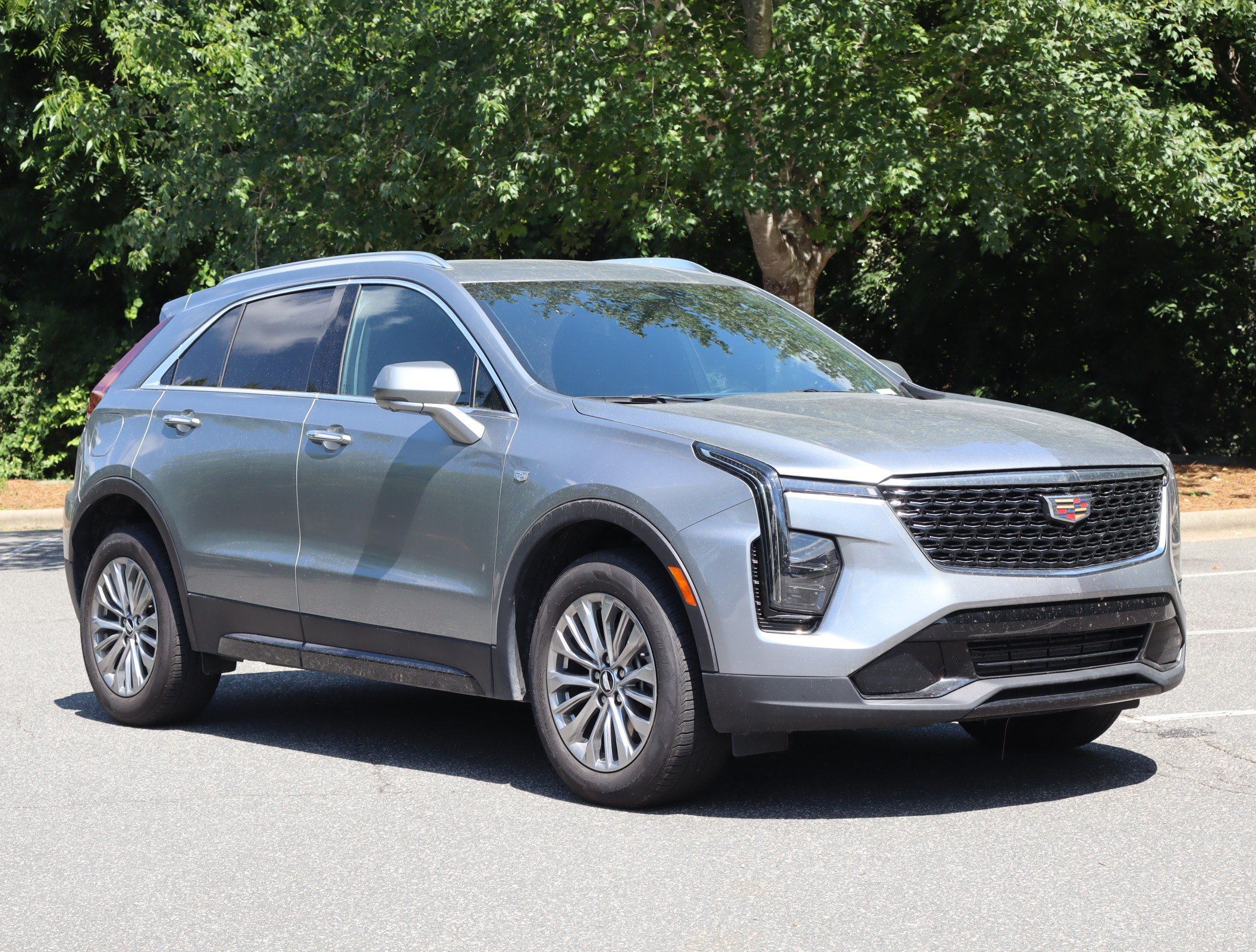 Used 2025 Cadillac XT4 Premium Luxury FWD image 2