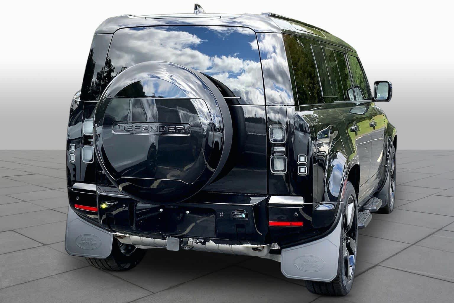 New 2026 Land Rover Defender 110 X-Dynamic SE AWD/4WD image 3