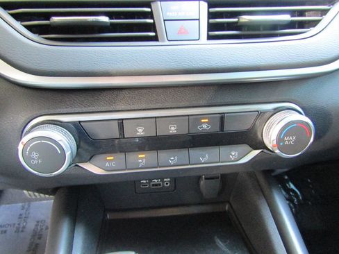 Used 2022 Nissan Altima 2.5 SR image 18