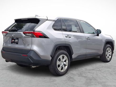 Used 2022 Toyota RAV4 LE AWD/4WD image 4