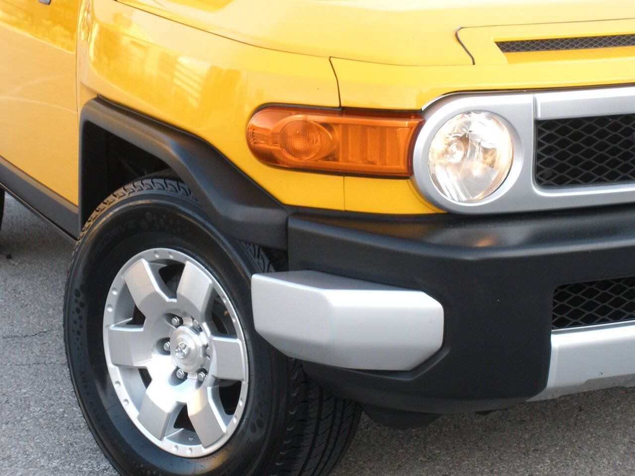 Used 2007 Toyota FJ Cruiser 2WD image 3