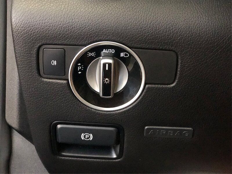 Used 2015 Mercedes-Benz SLK 350 image 24