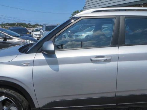 Used 2026 Hyundai Venue SEL FWD image 37