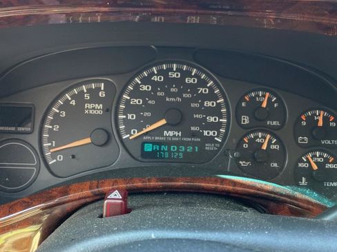 Used 2002 Chevrolet Suburban LT AWD/4WD image 15
