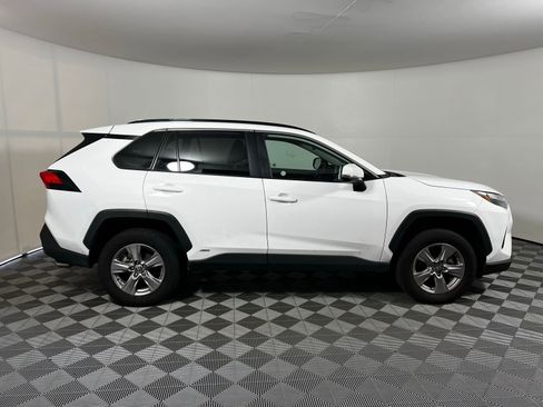 Used 2025 Toyota RAV4 XLE AWD/4WD image 4