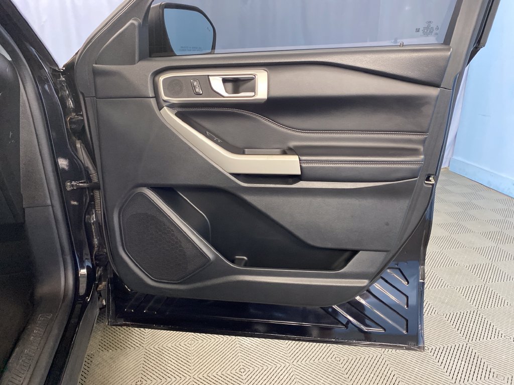 Used 2022 Ford Explorer XLT w/ Equipment Group 202A AWD/4WD image 46