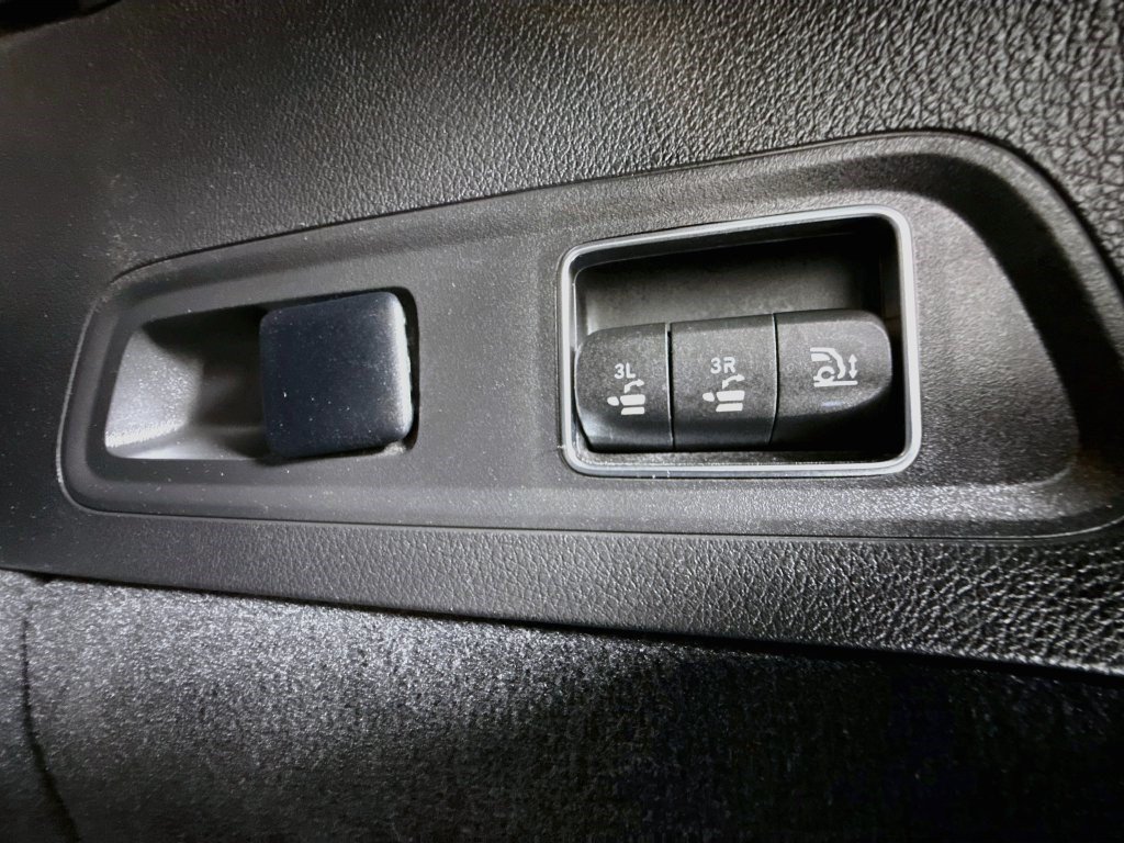 Used 2025 Mercedes-Benz GLS 450 4MATIC image 46