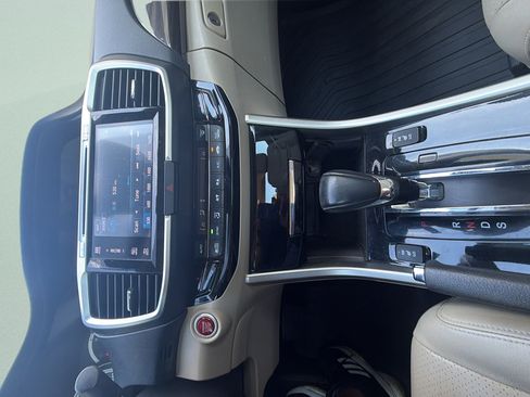 Used 2017 Honda Accord Touring image 18